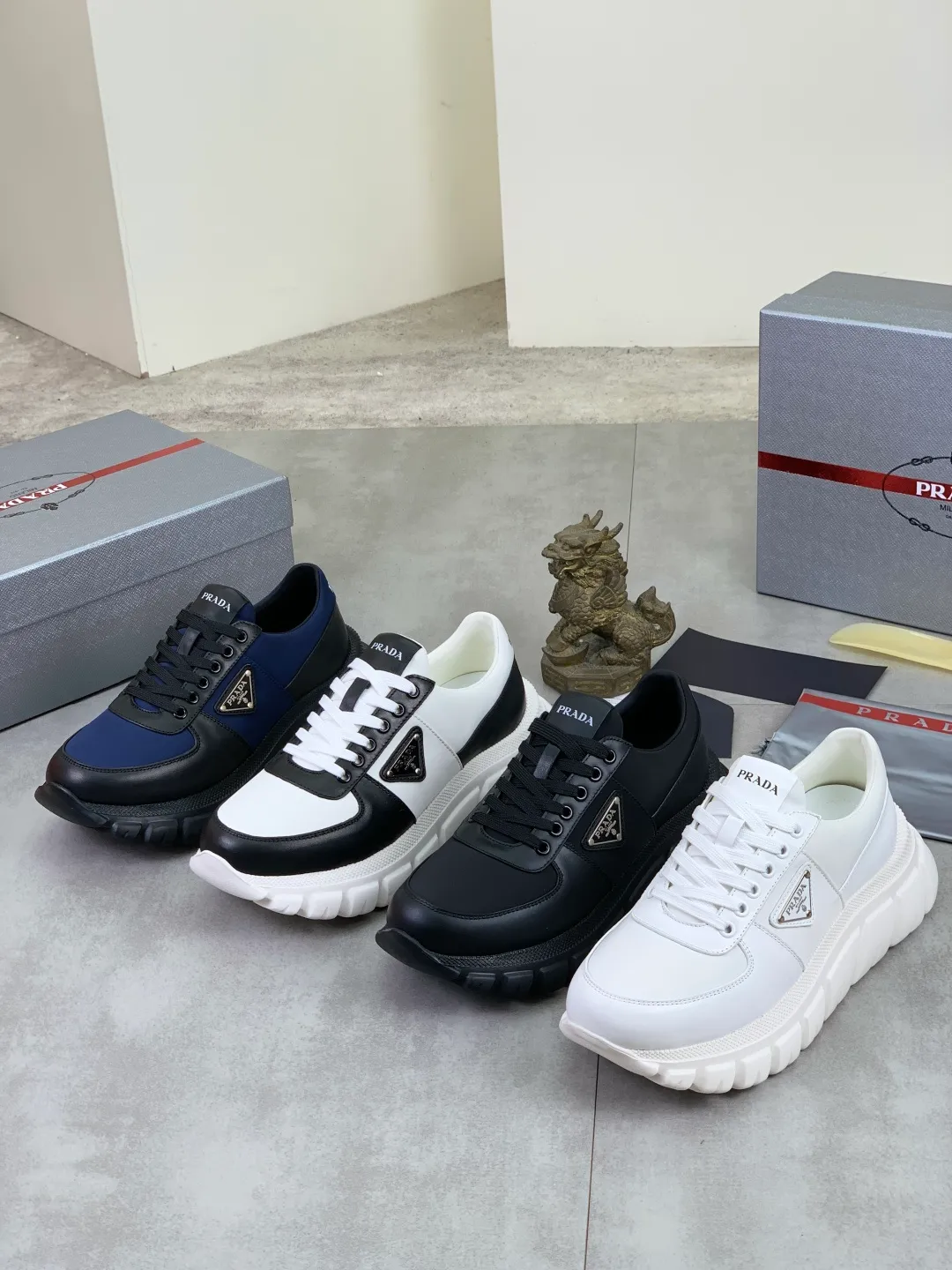Men's men's shoes 💰P560💰[New style] High version official website popular models are on the market, 🆘 Classic popular models (Prada) are the main popular models, avant-garde and versatile fashion men's shoes private version mold opening, cowhide surface splicing 1:1.. Fashionable and simple, original imported cowhide lining cowhide feet; the atmosphere and personality are more fashionable, eye-catching and pursuing class. It will subvert the old idea and be a must-have for fashion trendsetters with you! Must keep it for yourself! Tall and comfortable, large and low, high-end quality workmanship. Code number: 38-44 (45 46 customized) 4️⃣ colors available.